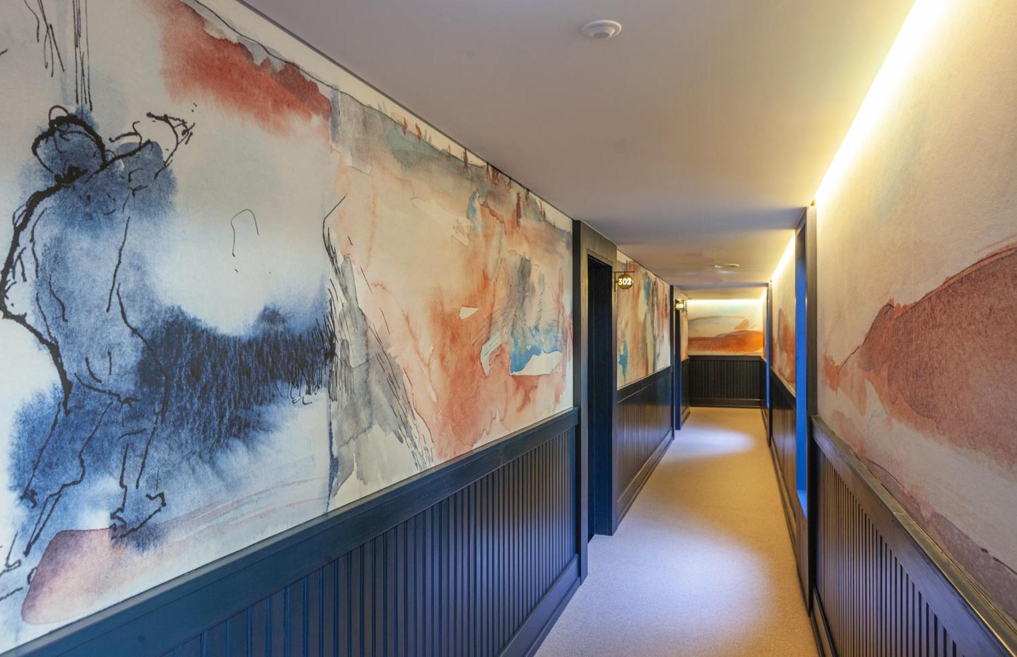 Timbre Virtudes Porto Exterior foto Corridor at the hotel