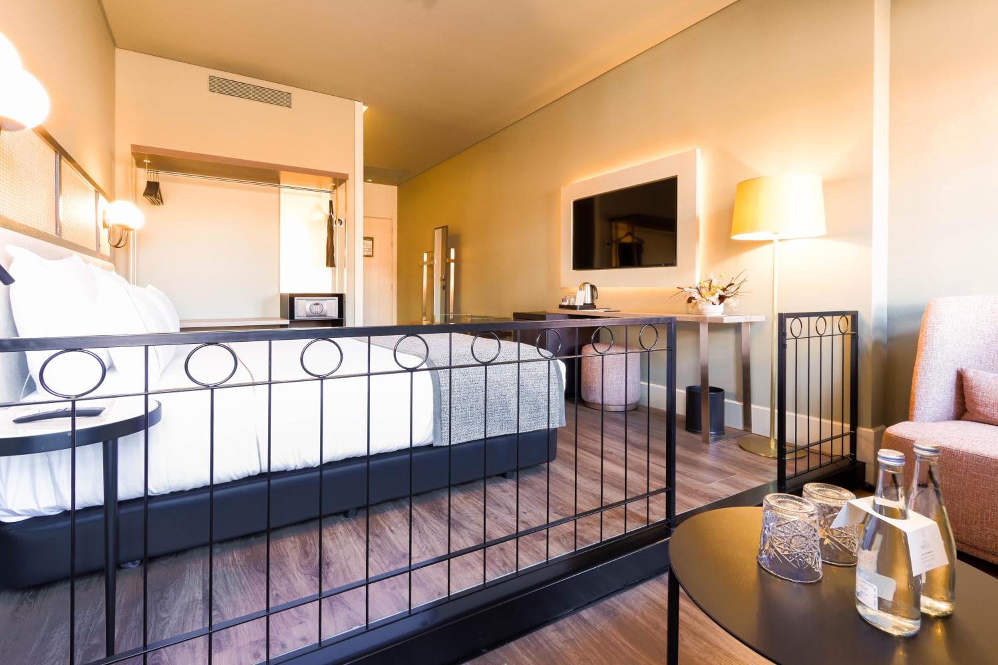 Timbre Virtudes Porto Exterior foto A room at the hotel